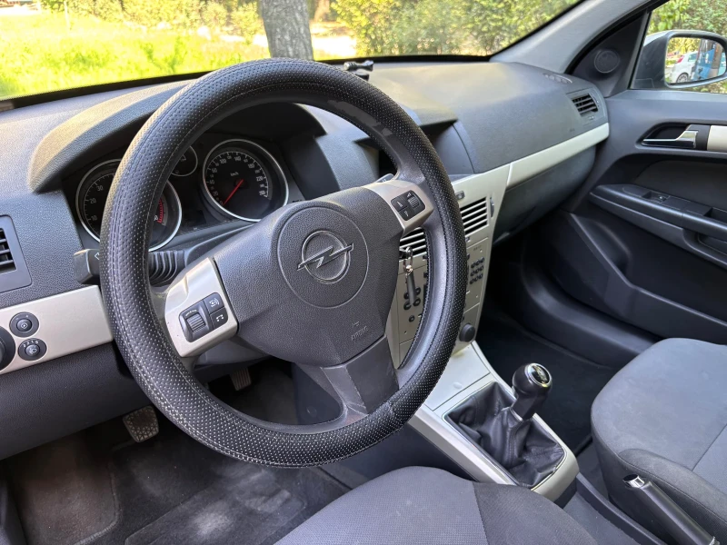 Opel Astra Комби, снимка 15 - Автомобили и джипове - 47329475