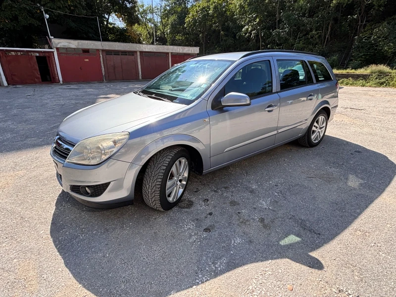 Opel Astra Комби, снимка 3 - Автомобили и джипове - 47329475