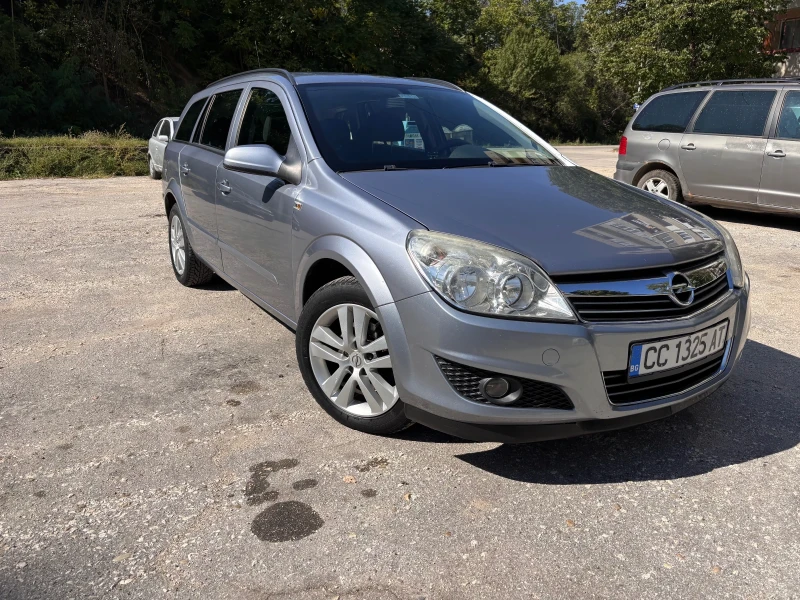 Opel Astra Комби, снимка 1 - Автомобили и джипове - 47329475