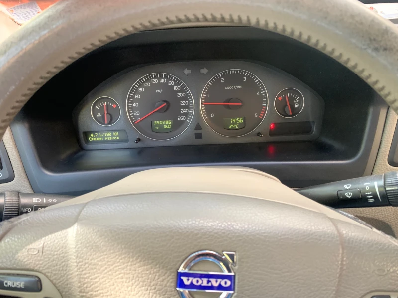 Volvo V70, снимка 2 - Автомобили и джипове - 47999071