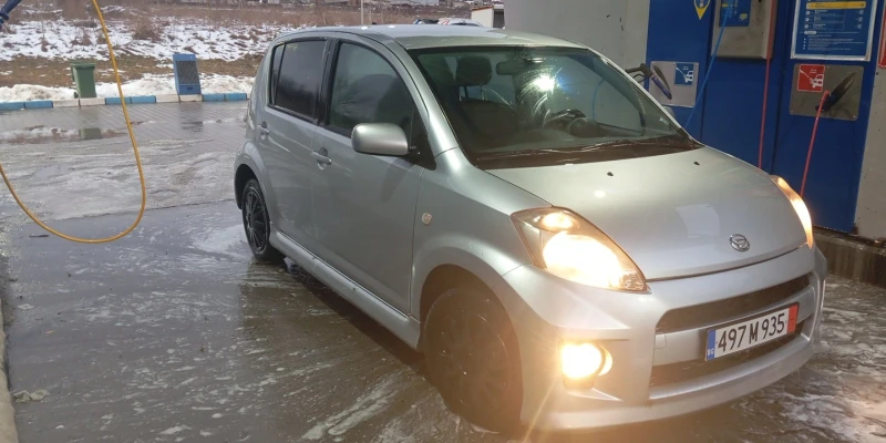 Daihatsu Sirion 1.3 спорт 4x4, снимка 2 - Автомобили и джипове - 48773284