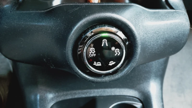 Citroen C4 Cactus 1.6, снимка 11 - Автомобили и джипове - 52316350