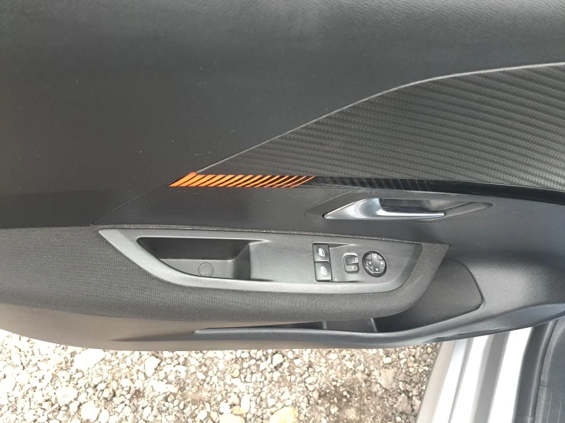 Peugeot 208 1.2 i, снимка 12 - Автомобили и джипове - 52562863