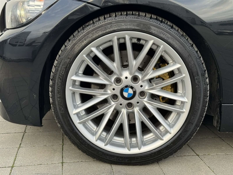 BMW 330 xDrive Touring, снимка 4 - Автомобили и джипове - 52711638