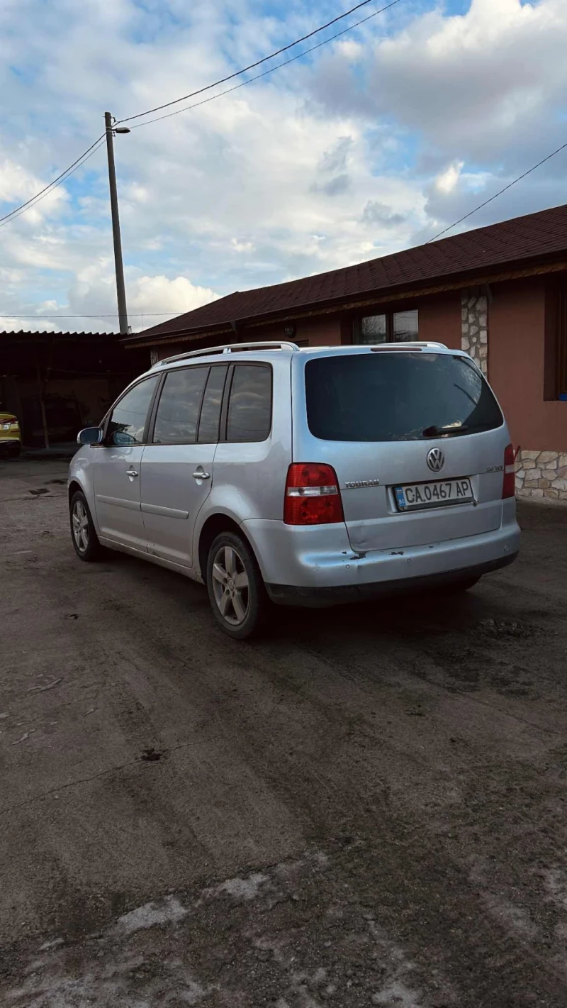 VW Touran 2.0, снимка 4 - Автомобили и джипове - 53297069