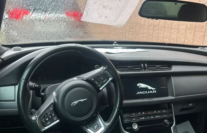 Jaguar Xf 35t R-Sport * CARFAX* ДВА КЛЮЧА, снимка 9 - Автомобили и джипове - 54078737