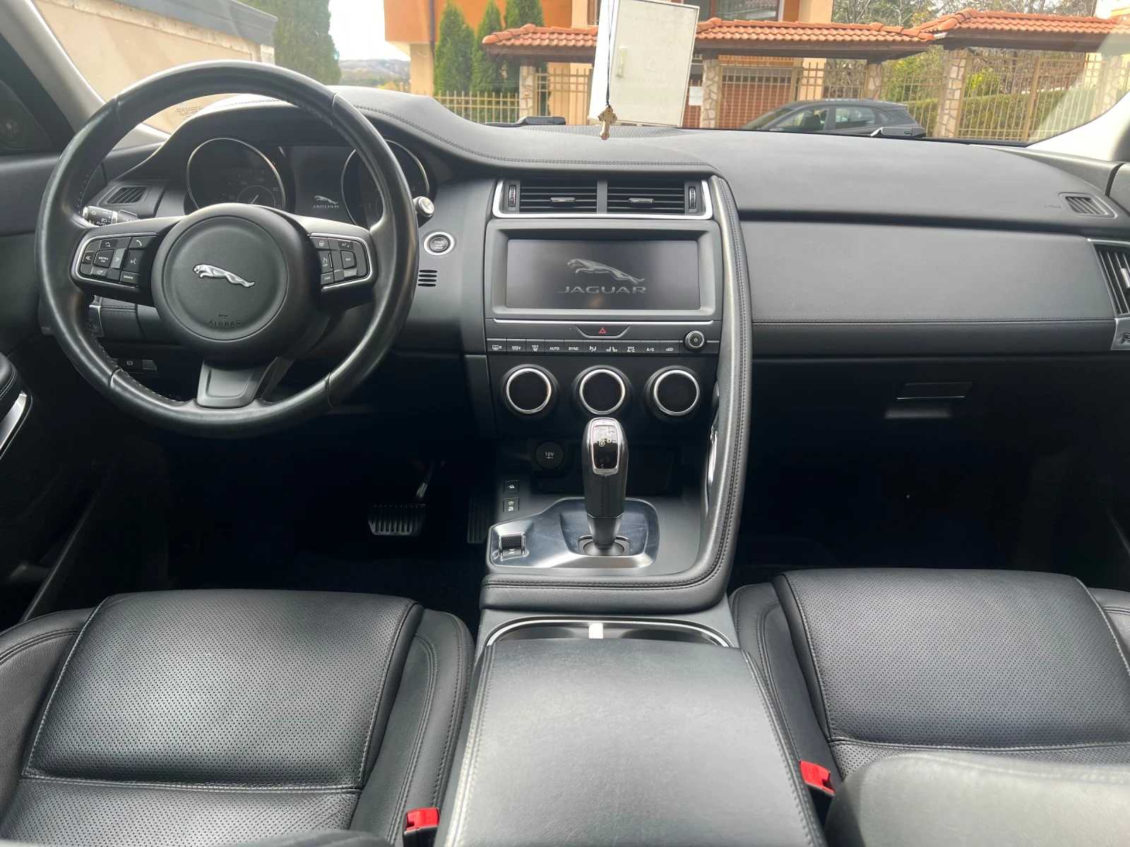 Jaguar E-pace  - изображение 7