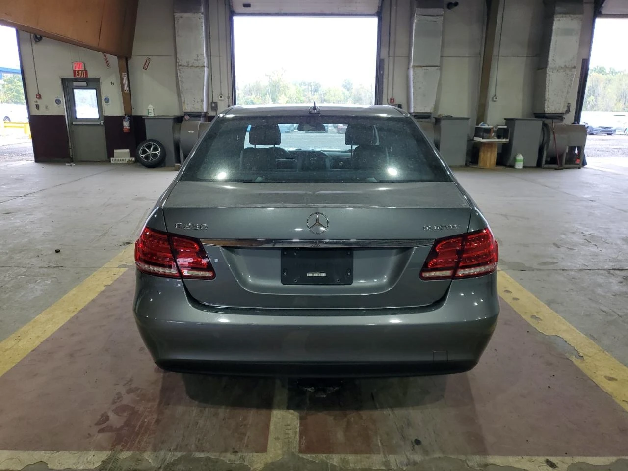 Mercedes-Benz E 250 * АВТО КРЕДИТ* ЦЕНА ДО БГ * CARFAX *  - изображение 5