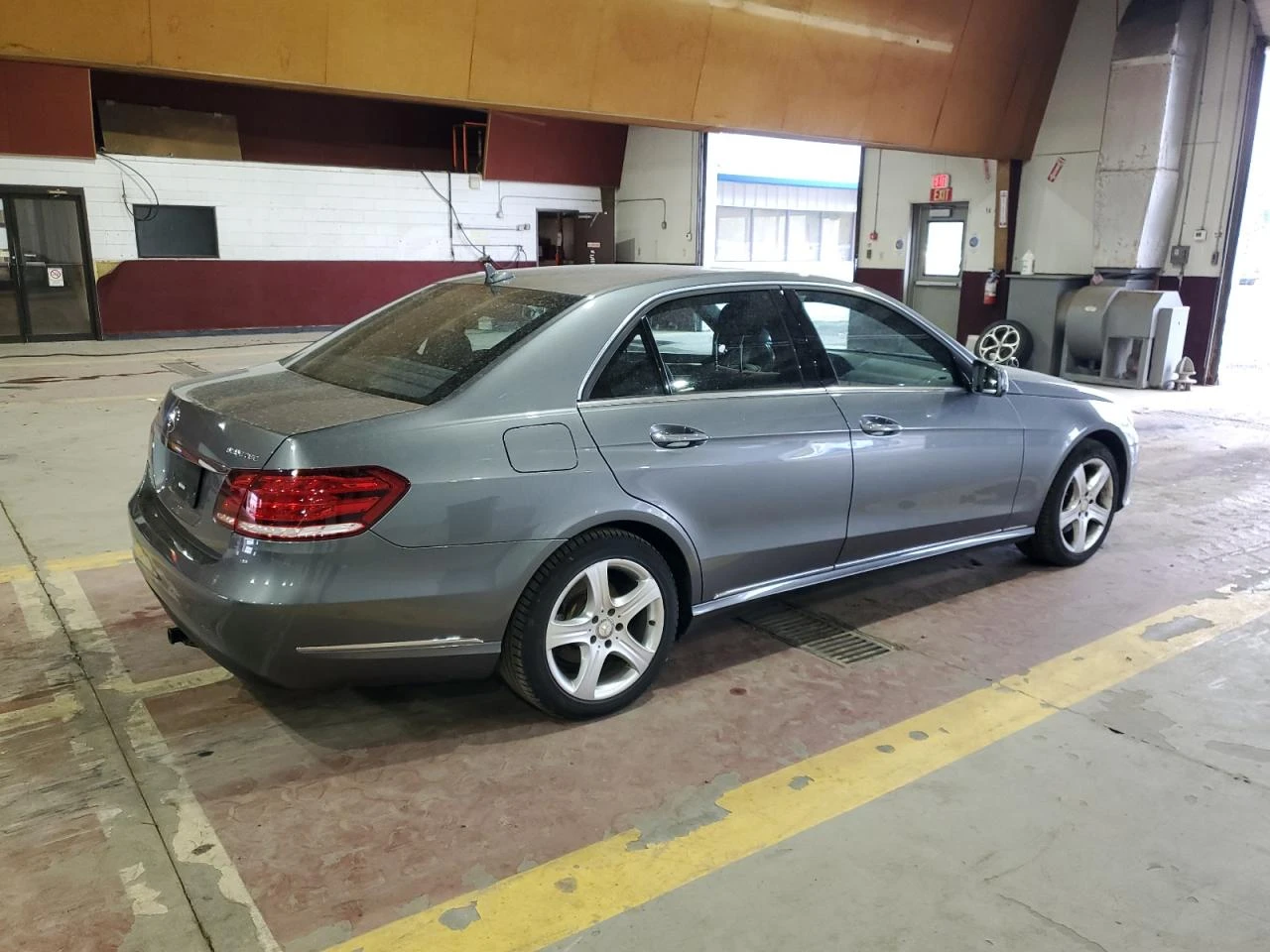 Mercedes-Benz E 250 * АВТО КРЕДИТ* ЦЕНА ДО БГ * CARFAX *  - изображение 4