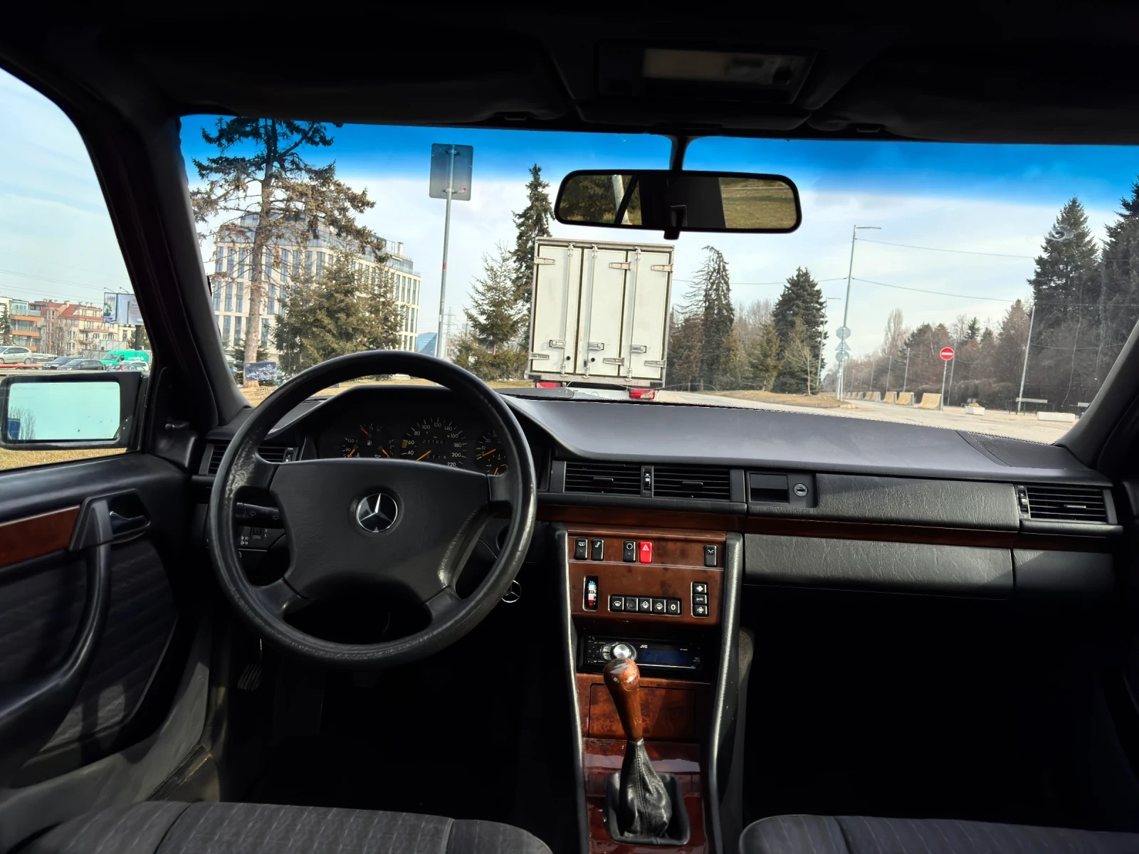 Mercedes-Benz 124 200 E, снимка 6 - Автомобили и джипове - 54097847