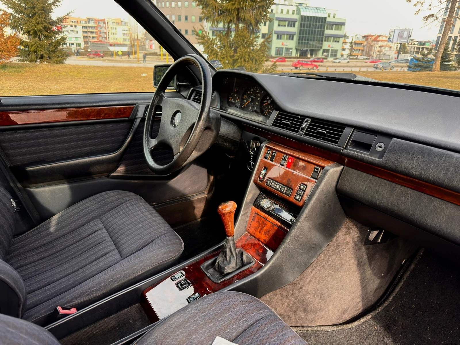 Mercedes-Benz 124 200 E, снимка 8 - Автомобили и джипове - 54097847