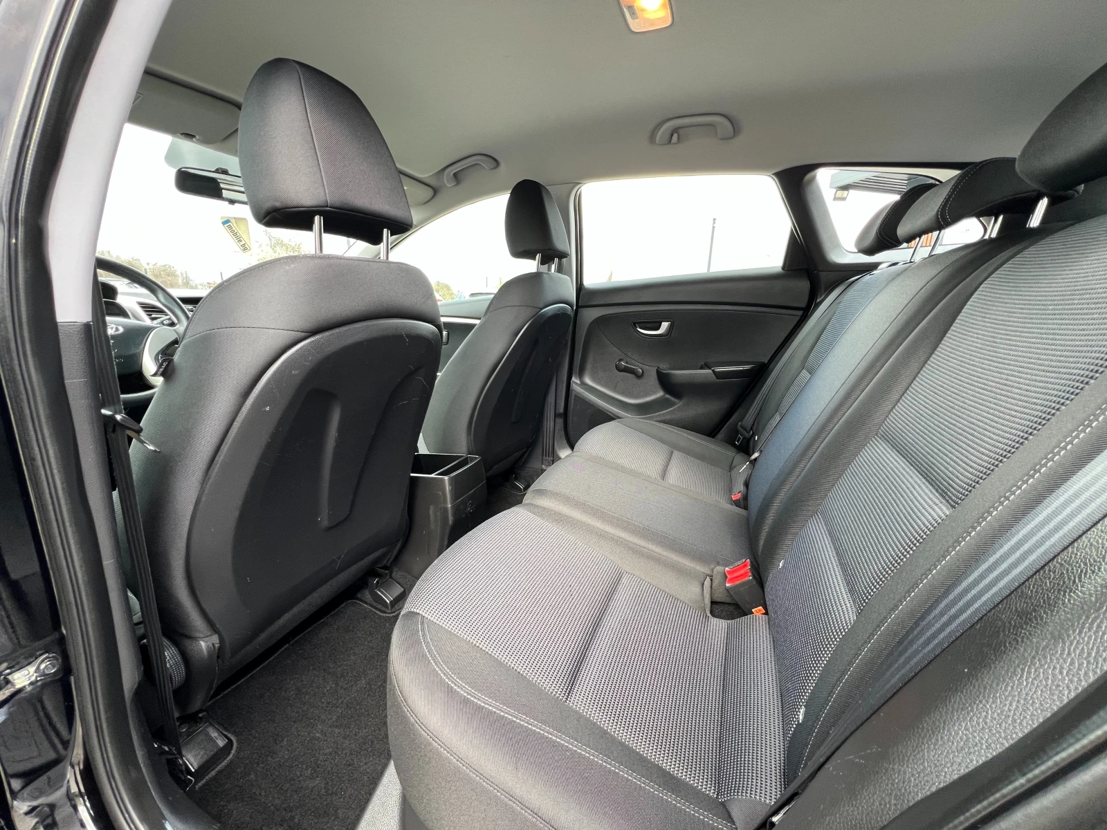 Hyundai I30 1.4i Серв. история/119277км./LED/Фейслифт/, снимка 11 - Автомобили и джипове - 54153997