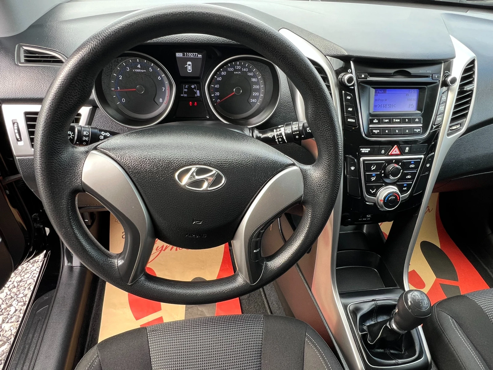 Hyundai I30 1.4i Серв. история/119277км./LED/Фейслифт/, снимка 14 - Автомобили и джипове - 54153997