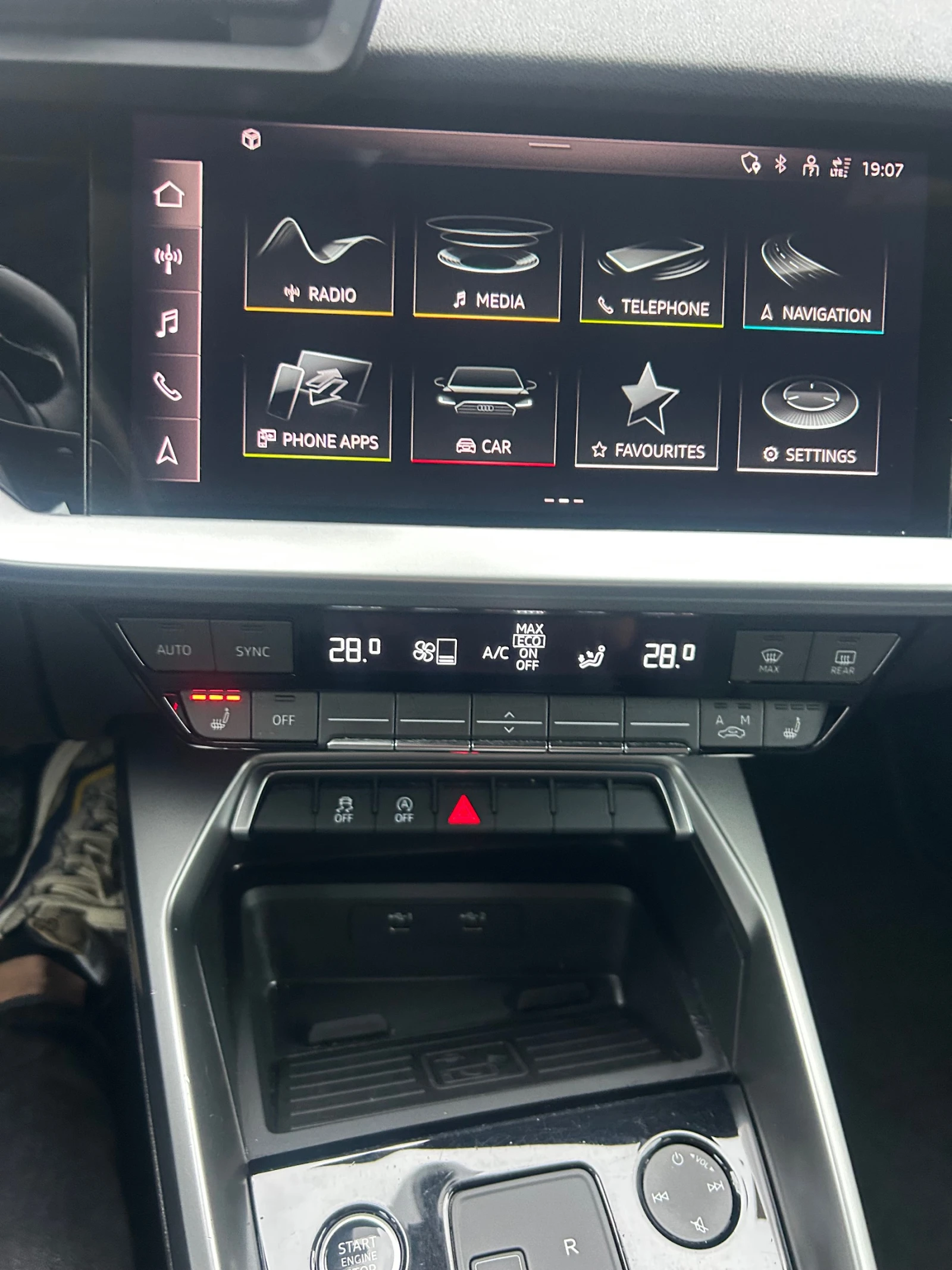 Audi A3 СЕДАН* ДИСТРОНИК* ПОДГРЕВ* RECARO* АМБИЕНТНО* * , снимка 12 - Автомобили и джипове - 54207877