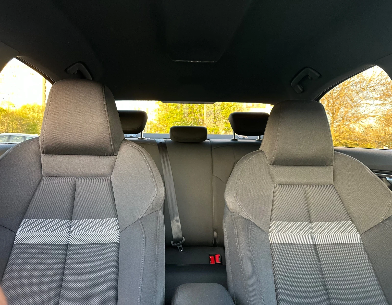 Audi A3 СЕДАН* ДИСТРОНИК* ПОДГРЕВ* RECARO* АМБИЕНТНО* * , снимка 16 - Автомобили и джипове - 54207877