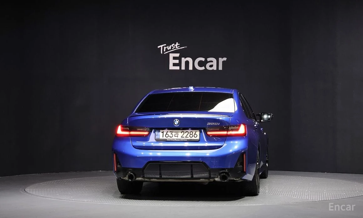 BMW 320 M-SPORT* DISTRONIC* HEAD-UP* 2 КЛЮЧА* КРАЙНА ЦЕНА*, снимка 4 - Автомобили и джипове - 54236046