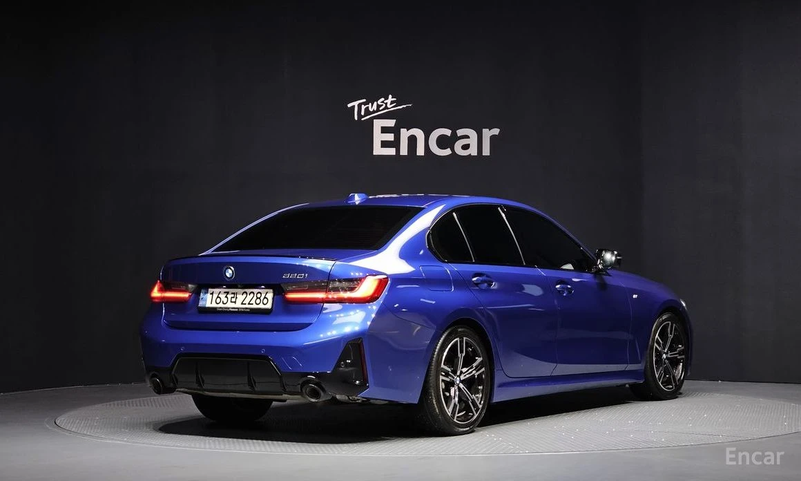 BMW 320 M-SPORT* DISTRONIC* HEAD-UP* 2 КЛЮЧА* КРАЙНА ЦЕНА*, снимка 3 - Автомобили и джипове - 54236046