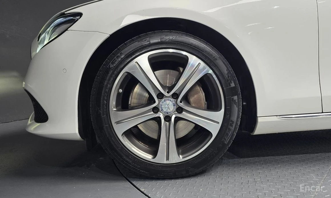 Mercedes-Benz E 300, снимка 5 - Автомобили и джипове - 54367368