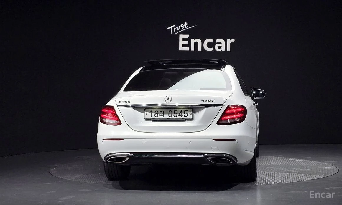 Mercedes-Benz E 300, снимка 4 - Автомобили и джипове - 54367368