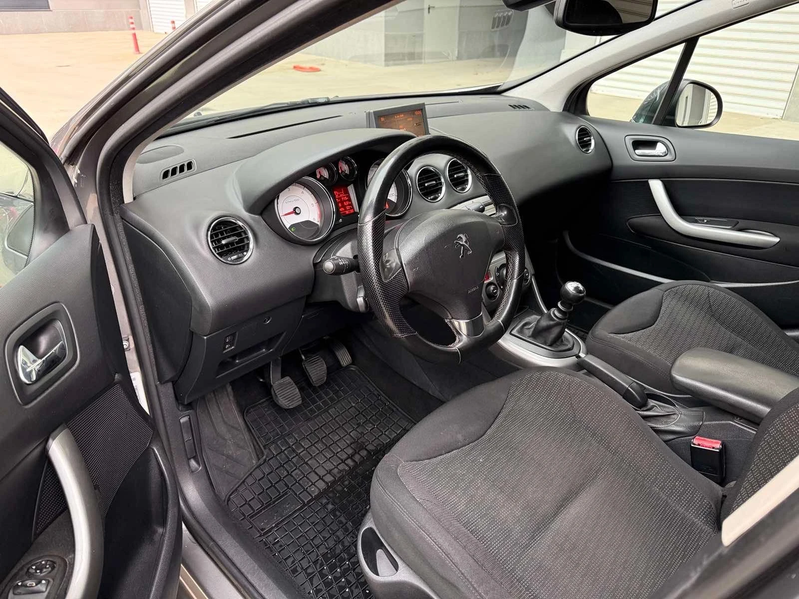 Peugeot 308 SW 1.6HDI 109кс* 6ск* НАВИ* ПАНОРАМА* ОБСЛУЖЕНА* *, снимка 9 - Автомобили и джипове - 54698362