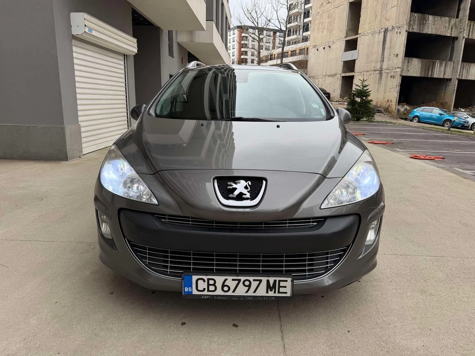 Peugeot 308 SW 1.6HDI 109кс* 6ск* НАВИ* ПАНОРАМА* ОБСЛУЖЕНА* *, снимка 2 - Автомобили и джипове - 54698362