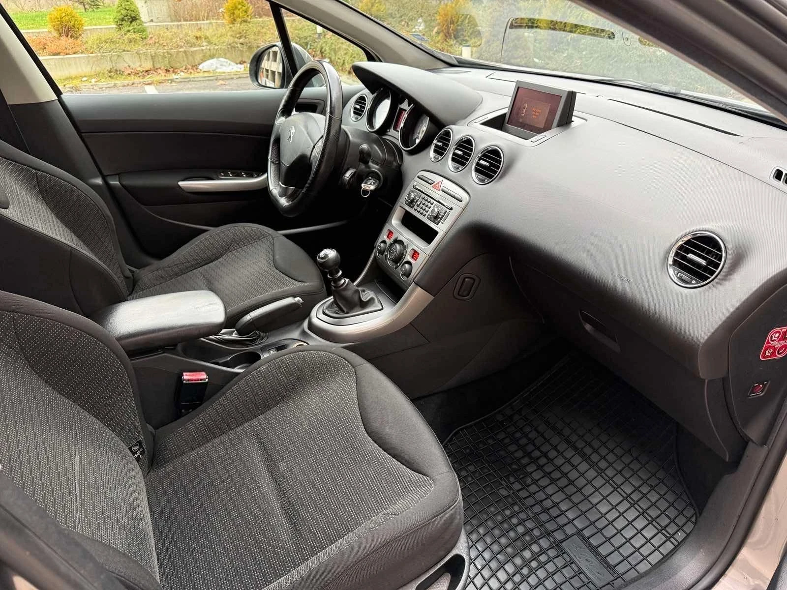 Peugeot 308 SW 1.6HDI 109кс* 6ск* НАВИ* ПАНОРАМА* ОБСЛУЖЕНА* *, снимка 13 - Автомобили и джипове - 54698362