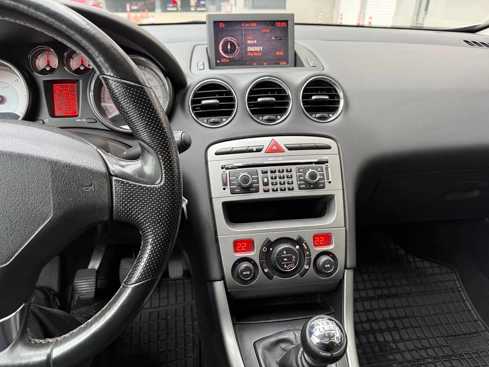 Peugeot 308 SW 1.6HDI 109кс* 6ск* НАВИ* ПАНОРАМА* ОБСЛУЖЕНА* *, снимка 10 - Автомобили и джипове - 54698362