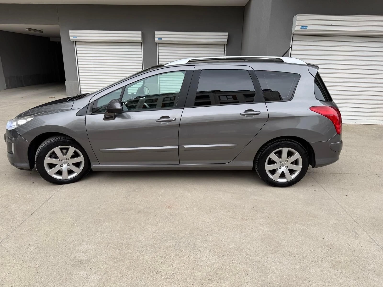 Peugeot 308 SW 1.6HDI 109кс* 6ск* НАВИ* ПАНОРАМА* ОБСЛУЖЕНА* *, снимка 4 - Автомобили и джипове - 54698362