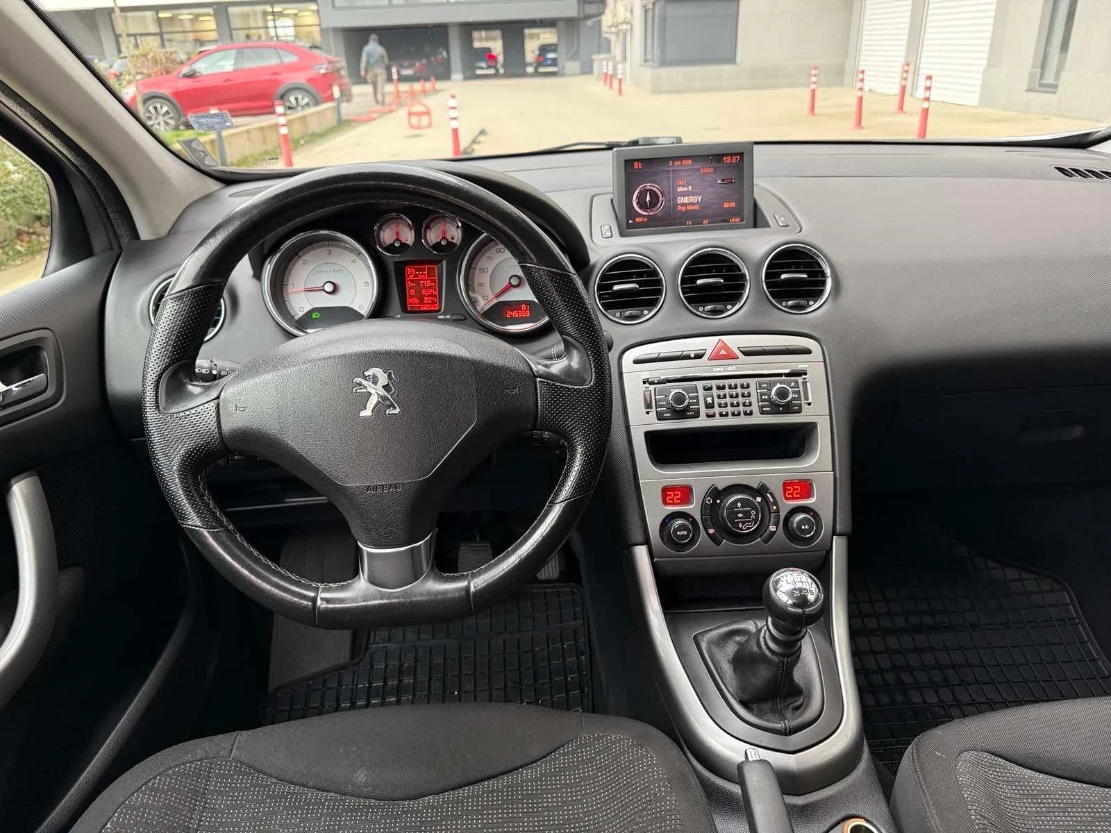 Peugeot 308 SW 1.6HDI 109кс* 6ск* НАВИ* ПАНОРАМА* ОБСЛУЖЕНА* *, снимка 12 - Автомобили и джипове - 54698362