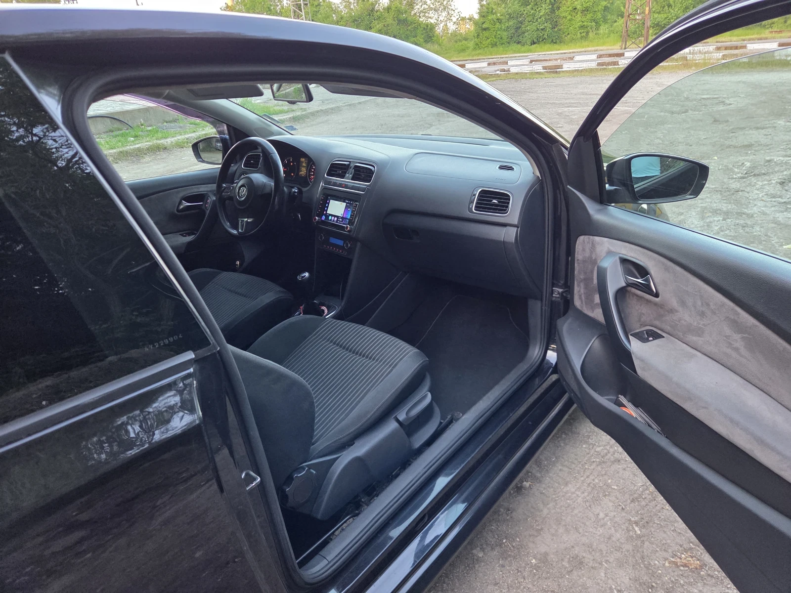 VW Polo 1.6 TDI дизел, снимка 4 - Автомобили и джипове - 54781675
