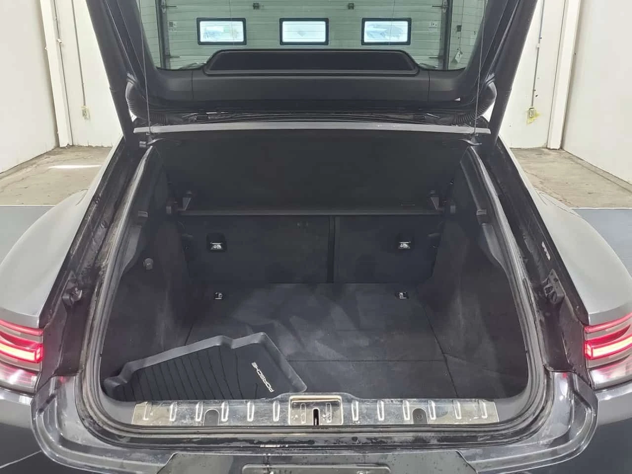 Porsche Panamera 4S | CARFAX | БЕЗ ПЪРВОНАЧАЛНА ВНОСКА, снимка 5 - Автомобили и джипове - 54963562