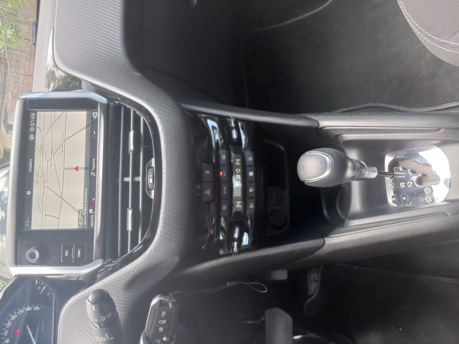 Peugeot 208 1.2 i Avtomat, снимка 10 - Автомобили и джипове - 54971845