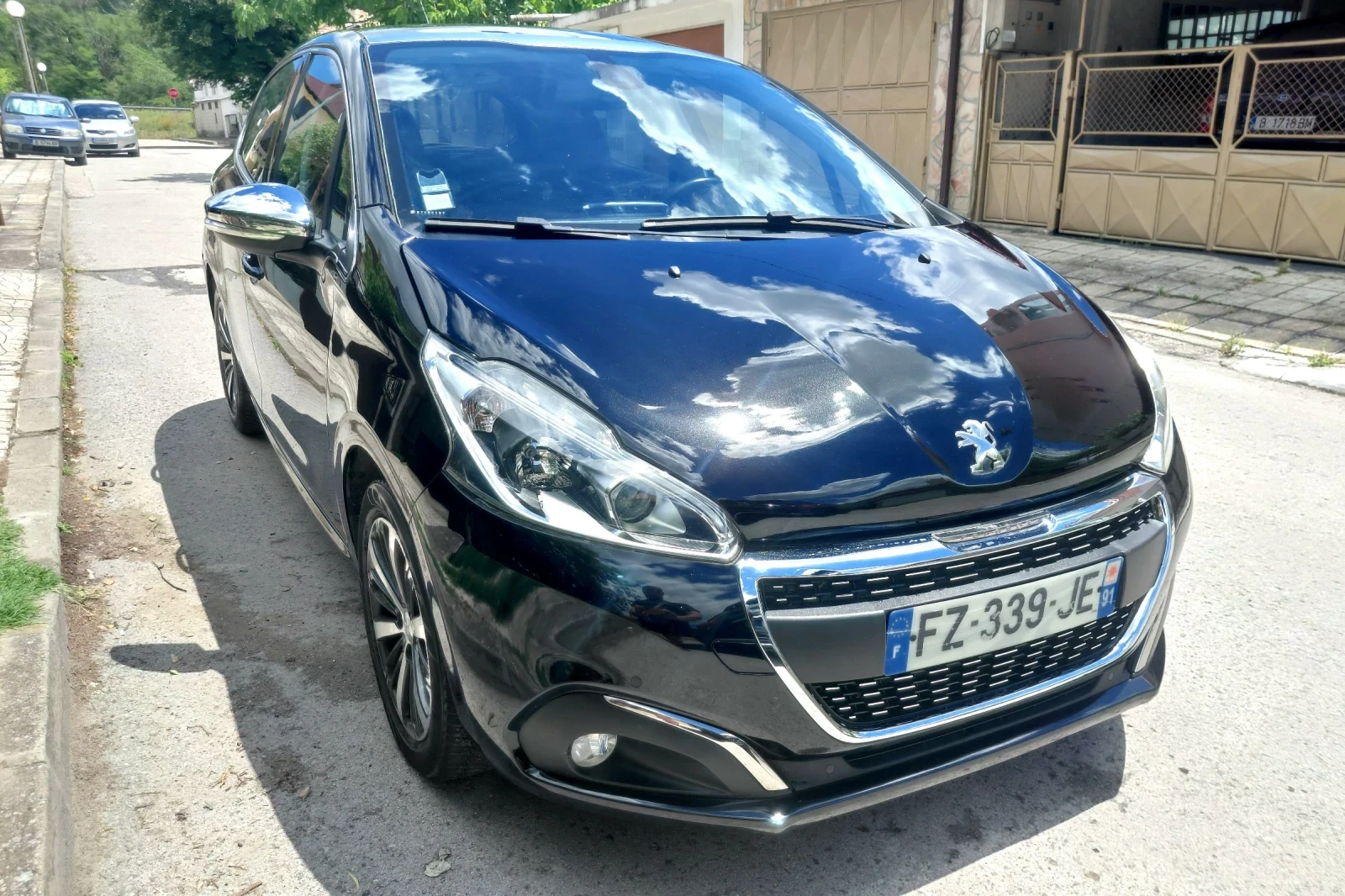 Peugeot 208 1.2 i Avtomat, снимка 6 - Автомобили и джипове - 54971845