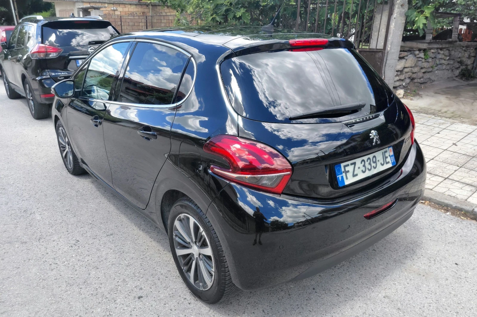 Peugeot 208 1.2 i Avtomat, снимка 4 - Автомобили и джипове - 54971845
