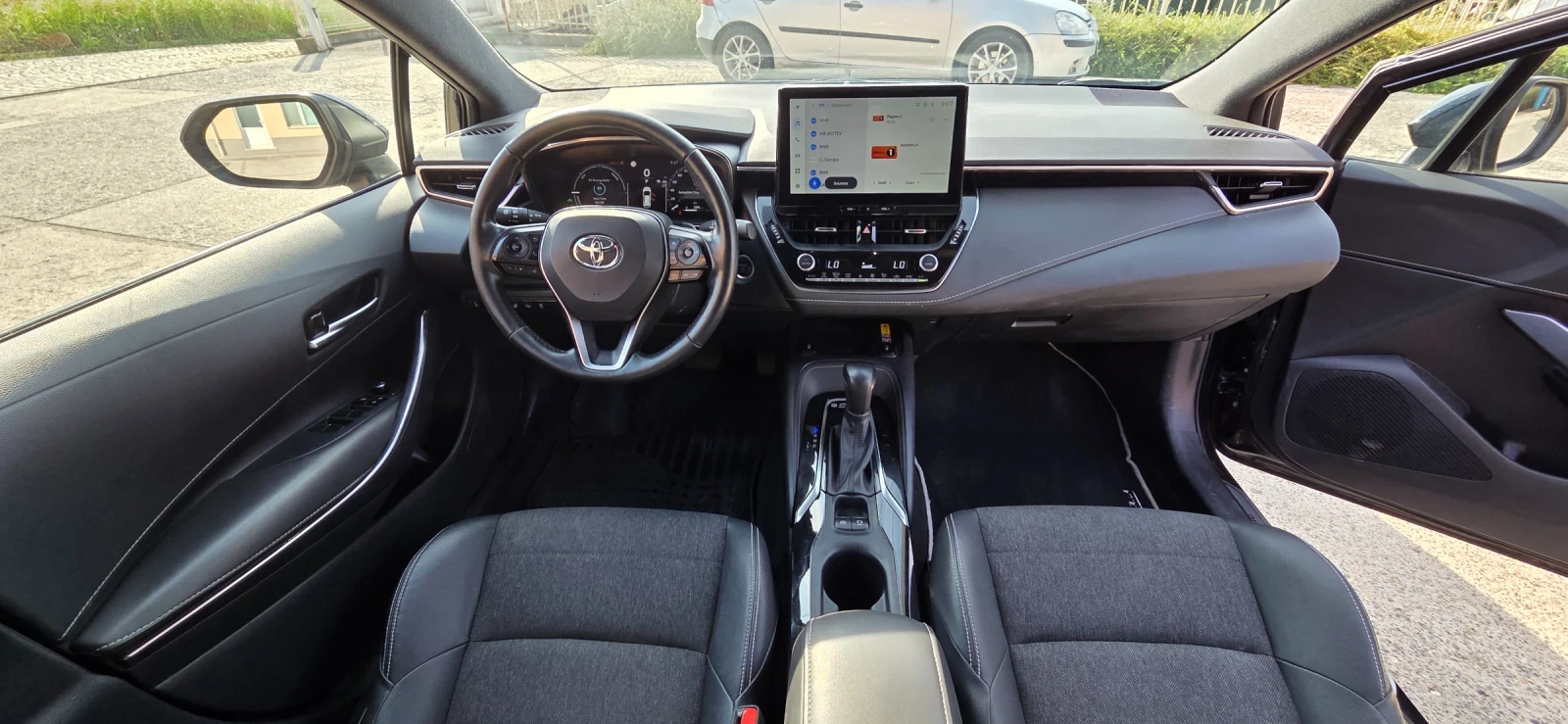 Toyota Corolla 2.0 Hybrid, снимка 14 - Автомобили и джипове - 55400920
