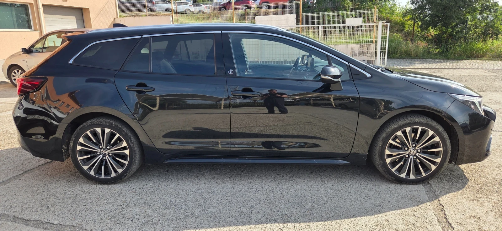 Toyota Corolla 2.0 Hybrid, снимка 4 - Автомобили и джипове - 55400920