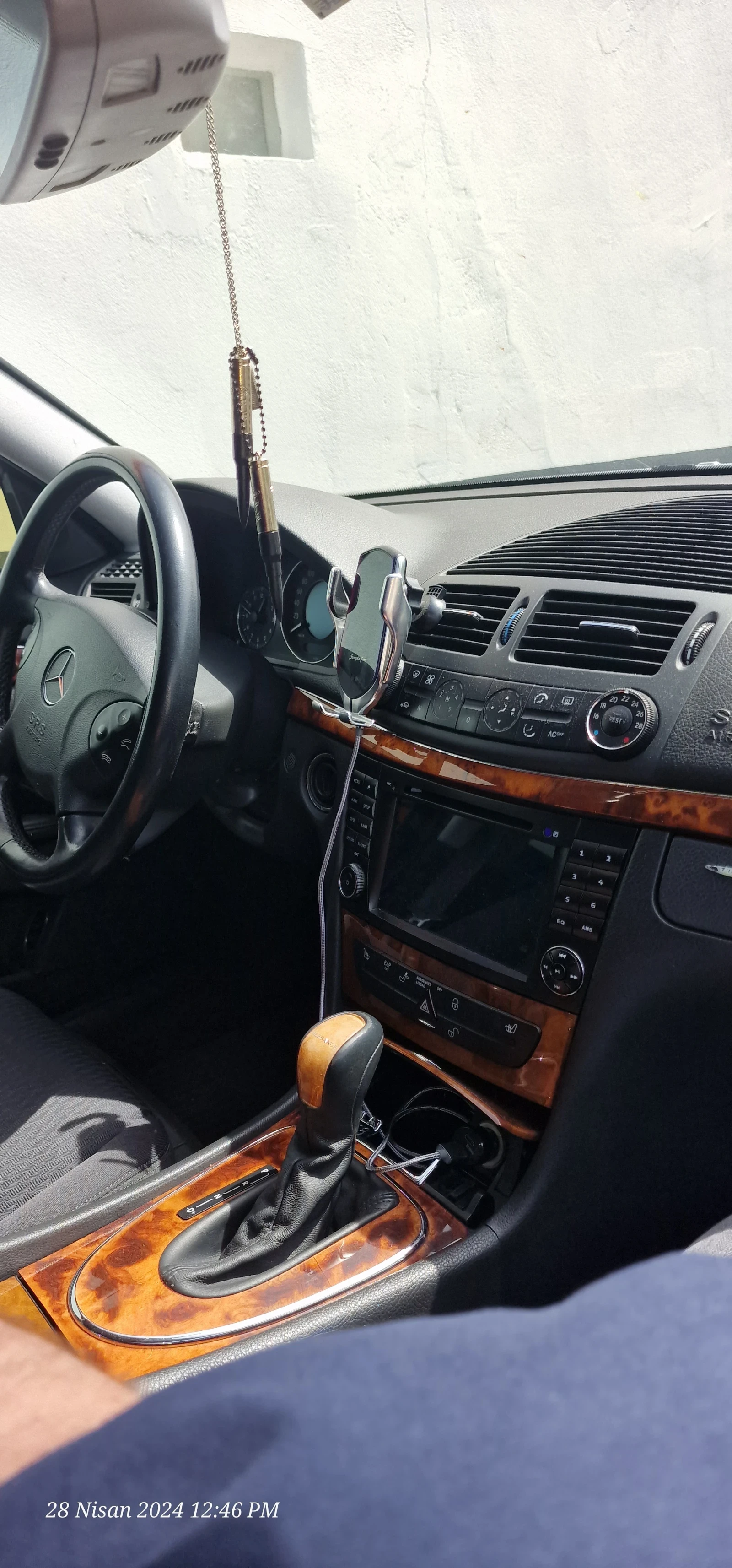 Mercedes-Benz E 220, снимка 3 - Автомобили и джипове - 55556387