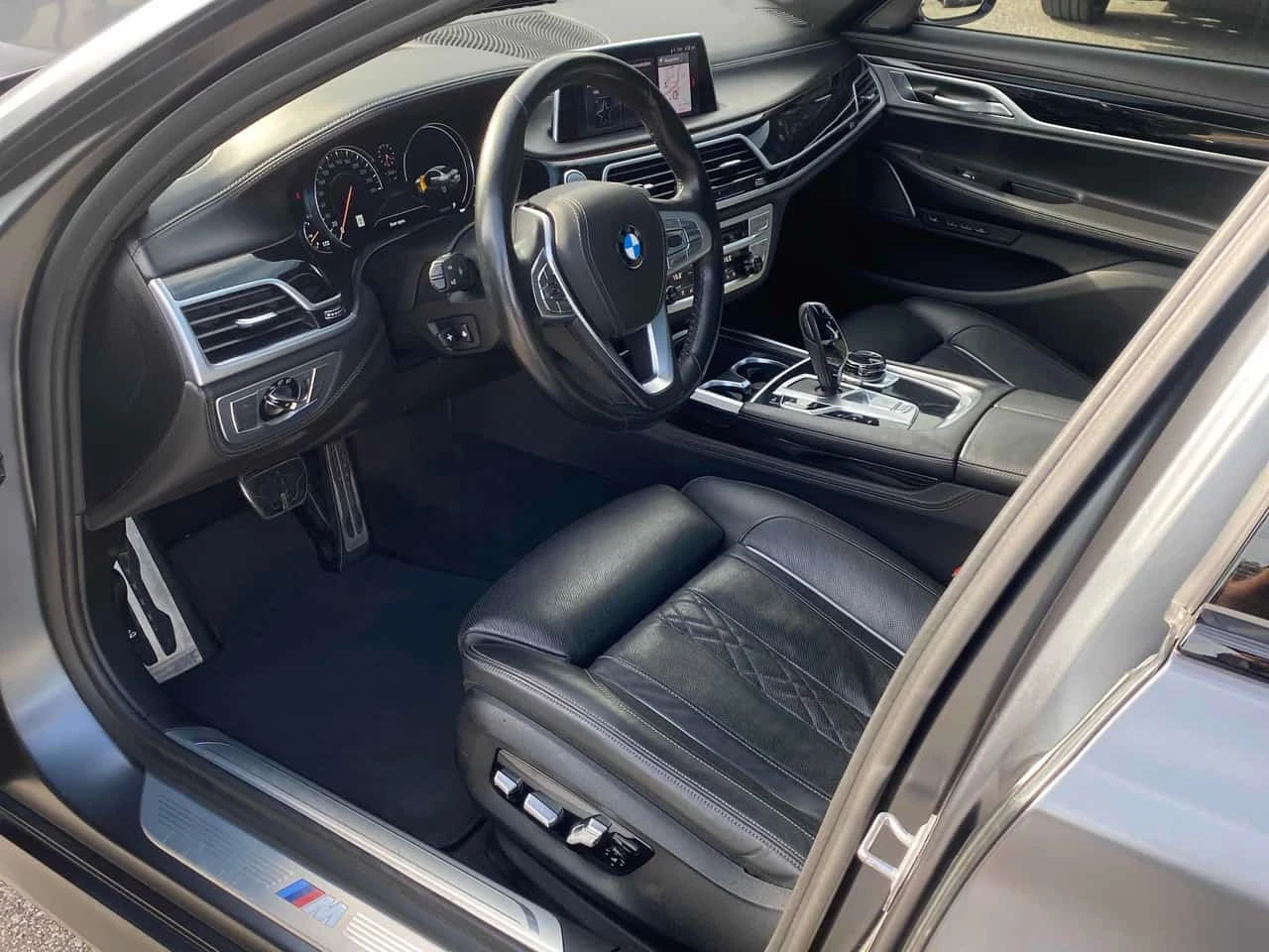 BMW 750 i xDrive /H&K/ Масажи / Carfax / Автокредит , снимка 5 - Автомобили и джипове - 56243963