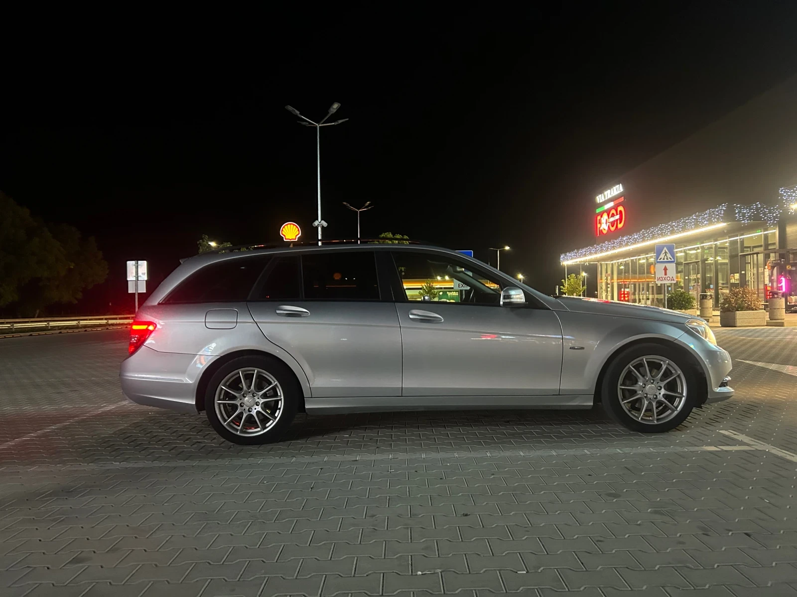 Mercedes-Benz C 220, снимка 4 - Автомобили и джипове - 56603119