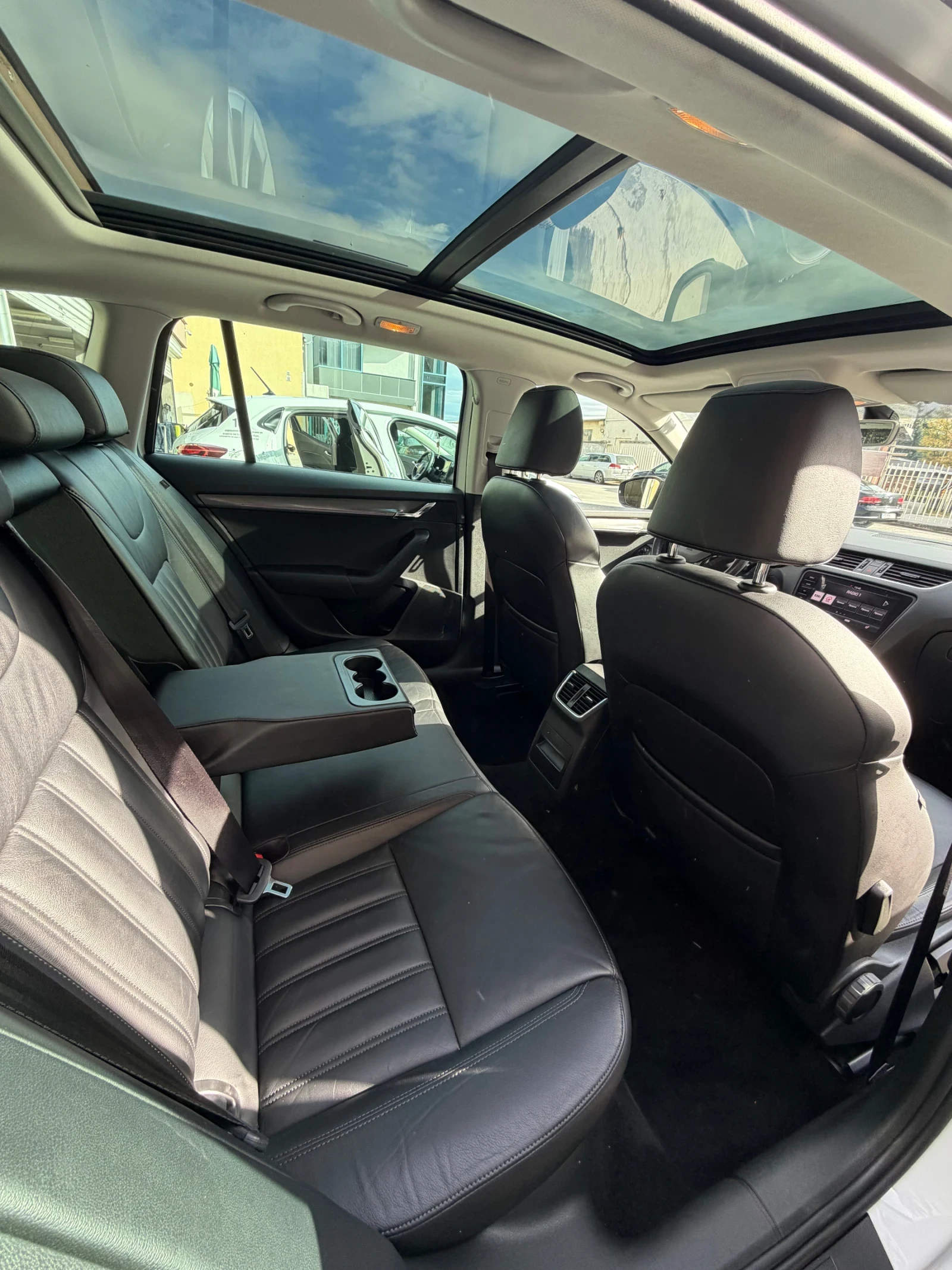 Skoda Octavia 1.6 TDI Автоматик , снимка 17 - Автомобили и джипове - 56719161