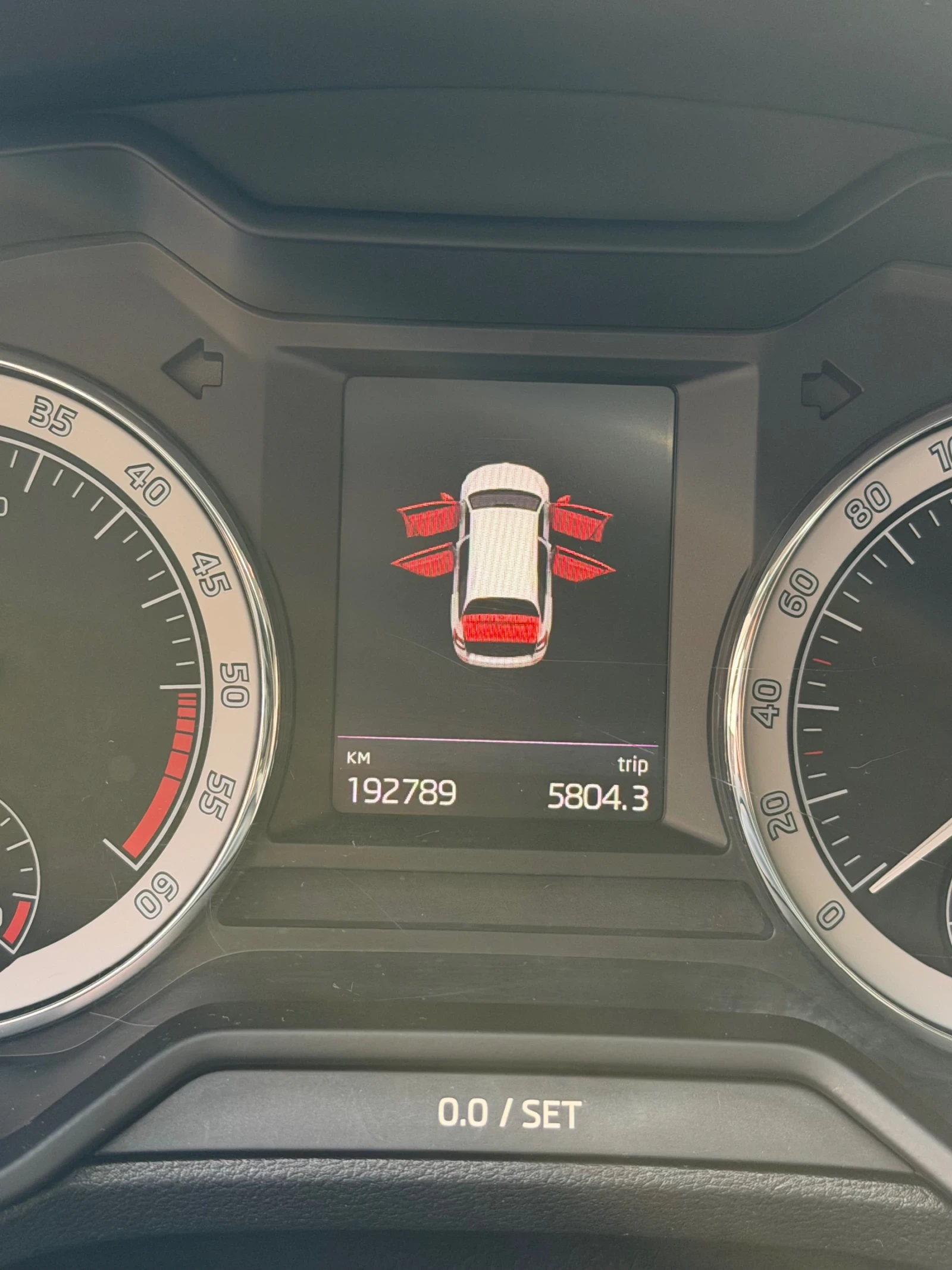 Skoda Octavia 1.6 TDI Автоматик , снимка 13 - Автомобили и джипове - 56719161