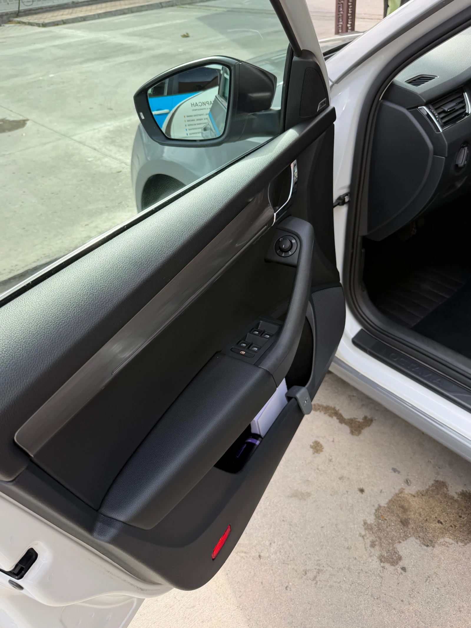 Skoda Octavia 1.6 TDI Автоматик , снимка 8 - Автомобили и джипове - 56719161