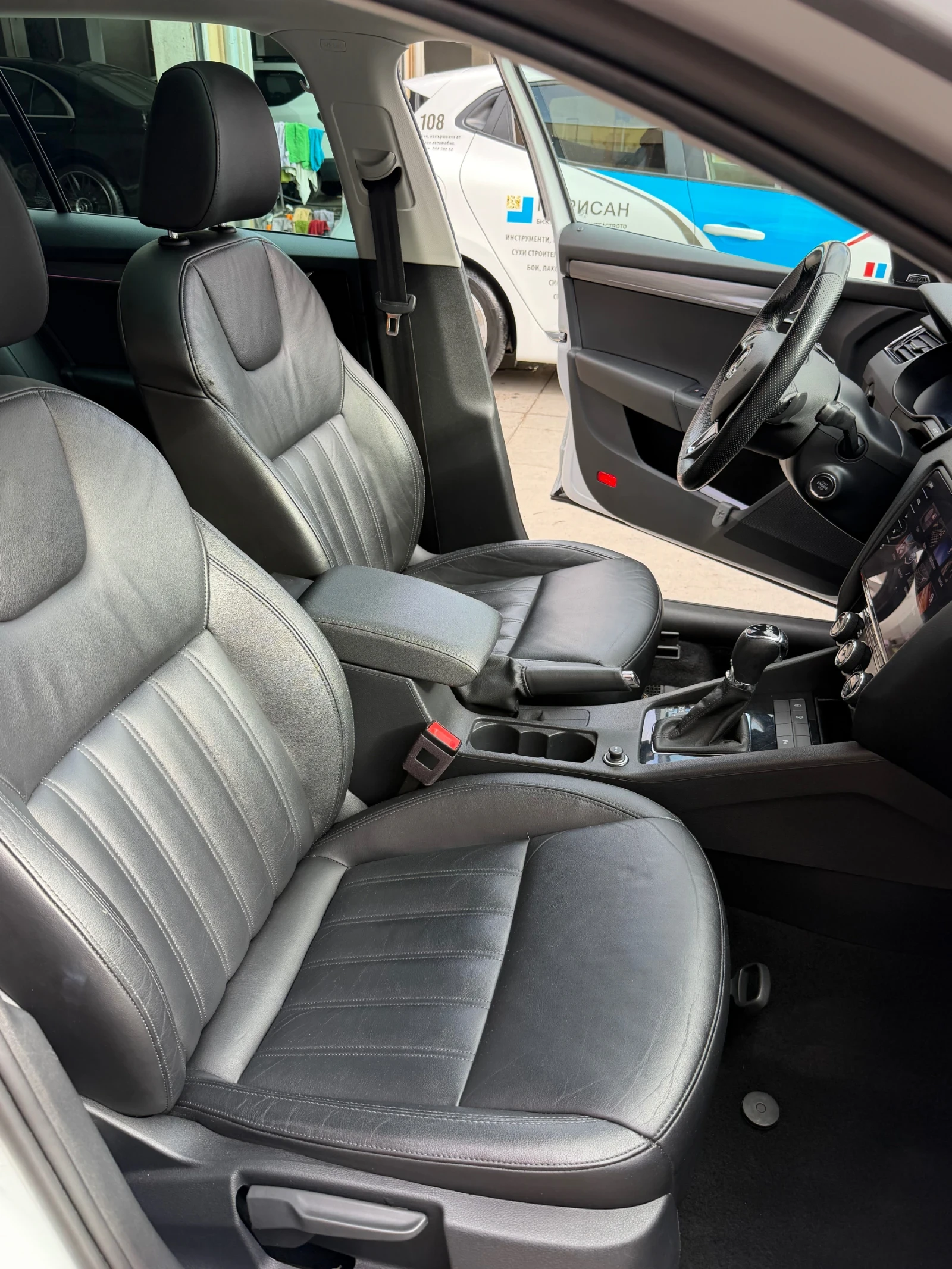 Skoda Octavia 1.6 TDI Автоматик , снимка 11 - Автомобили и джипове - 56719161