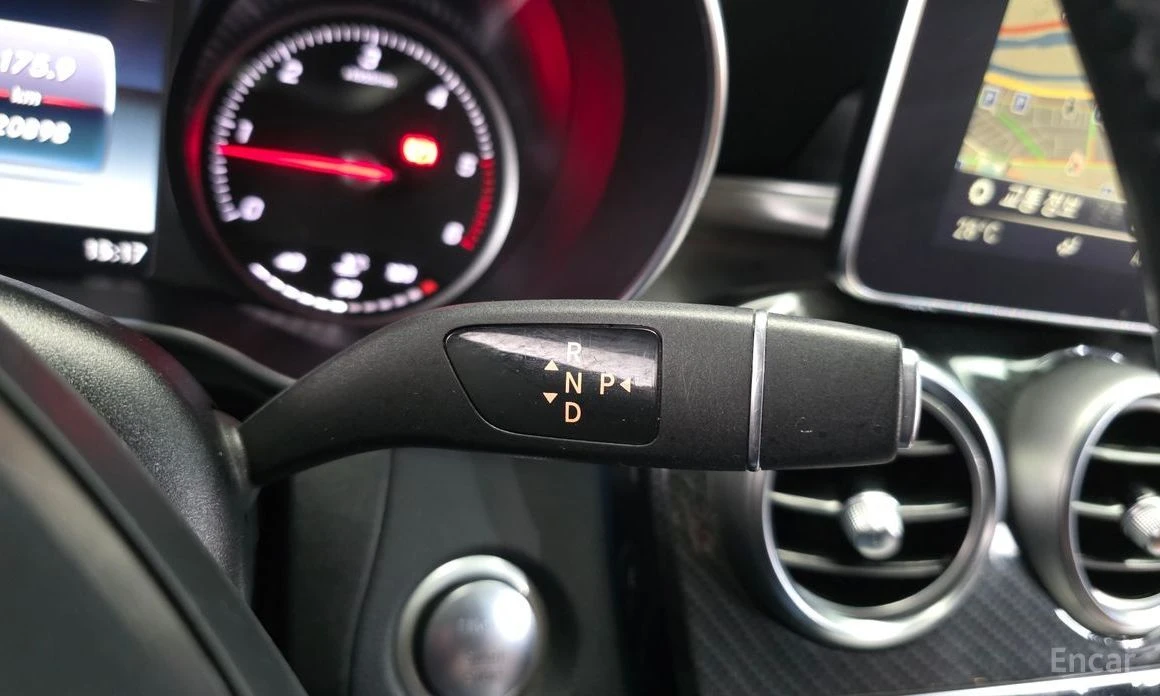 Mercedes-Benz GLC 220  - изображение 9