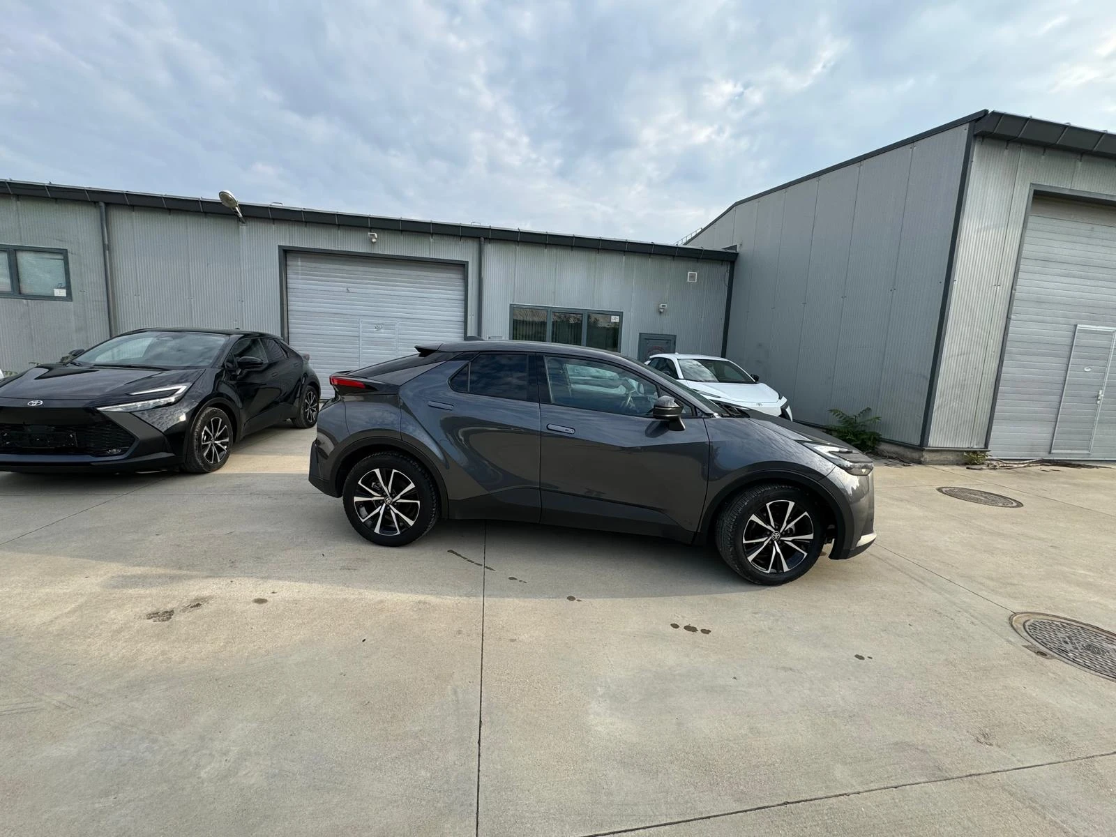 Toyota C-HR HYBRID 1.8, снимка 8 - Автомобили и джипове - 54821612
