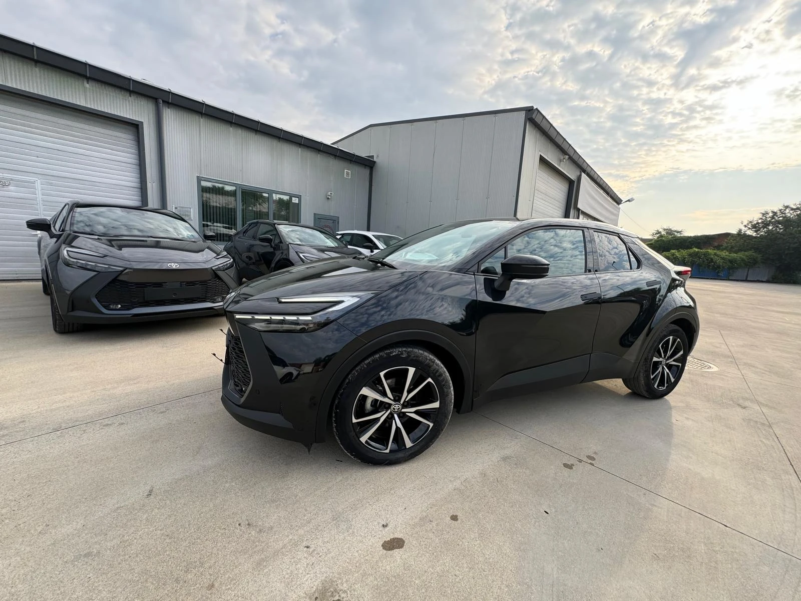 Toyota C-HR HYBRID 1.8, снимка 4 - Автомобили и джипове - 54821612