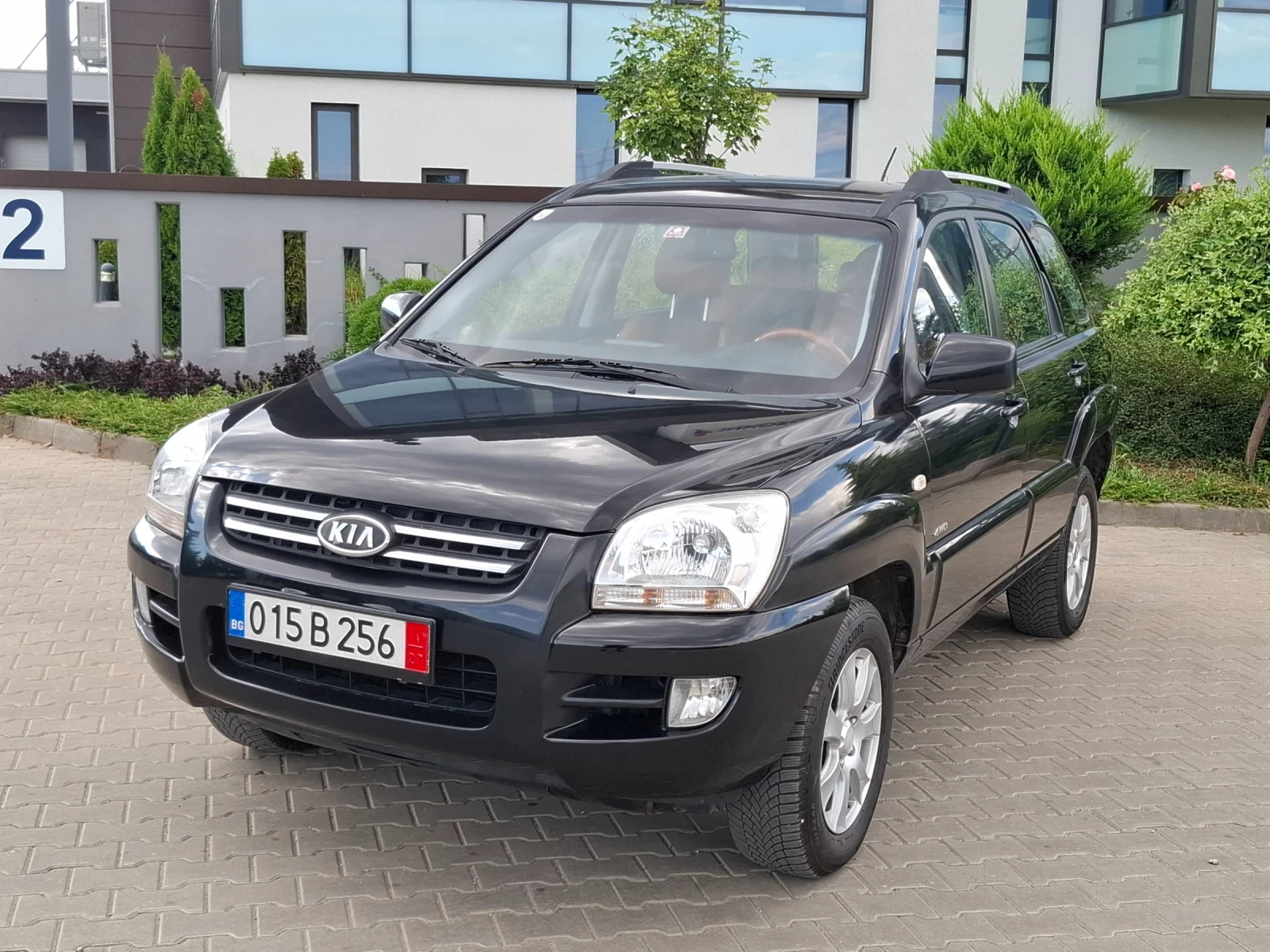 Kia Sportage 2.0I* (141)* КЛИМАТРОНИК* KOЖА* HOB BHOC* , снимка 2 - Автомобили и джипове - 55449841
