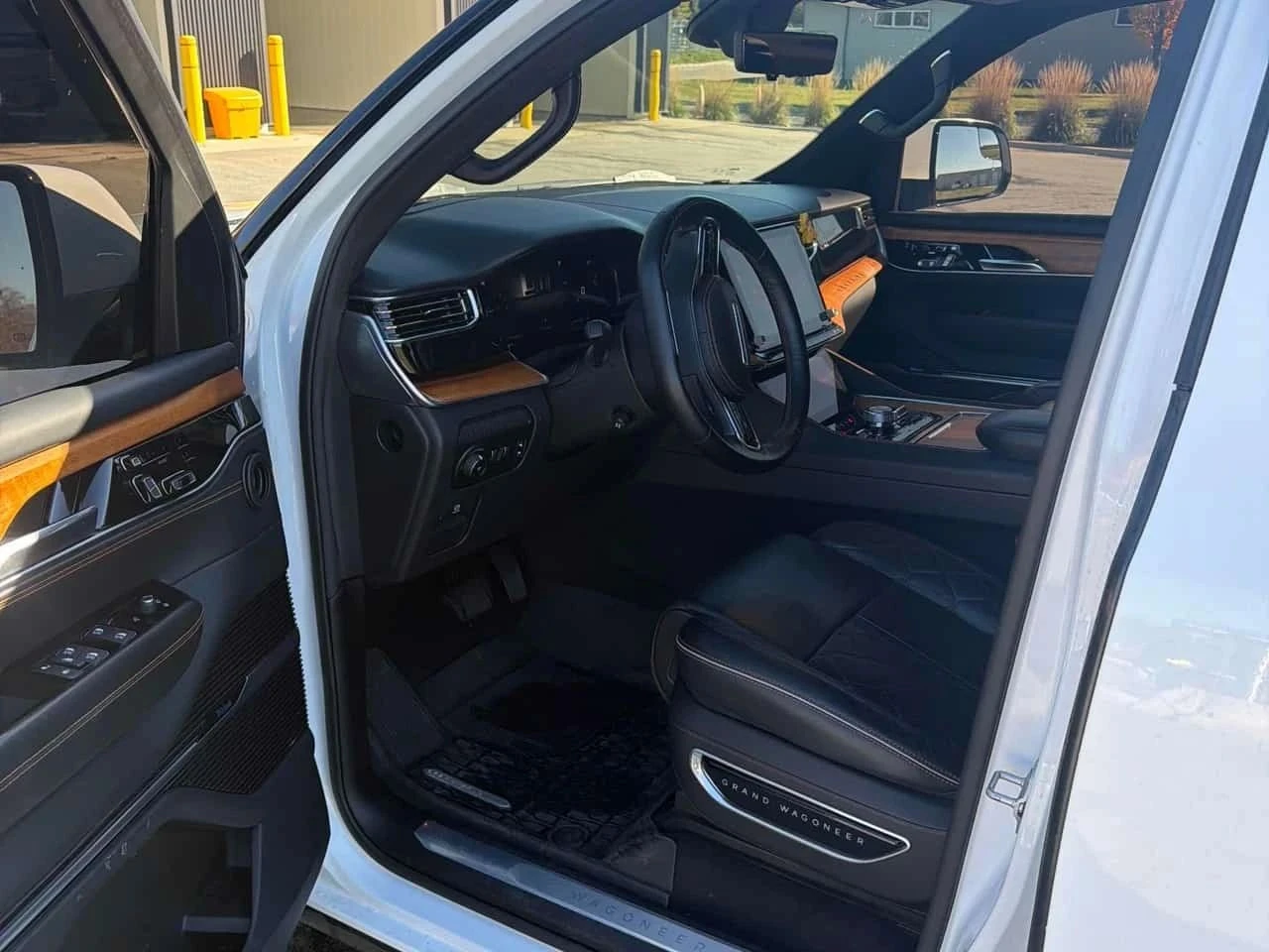 Jeep Grand Wagoneer, снимка 5 - Автомобили и джипове - 56689319