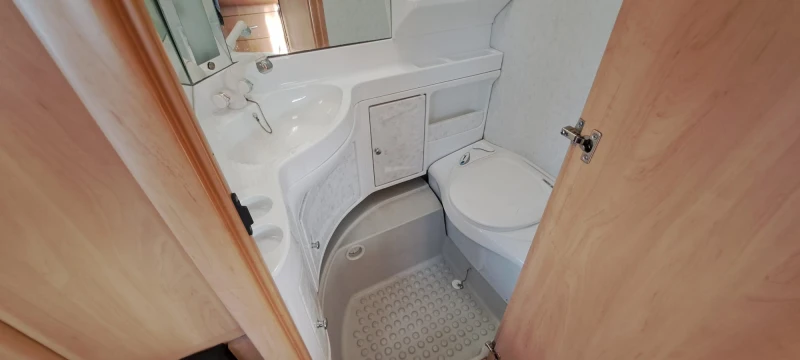 Каравана Hobby 450, снимка 10 - Каравани и кемпери - 52160081