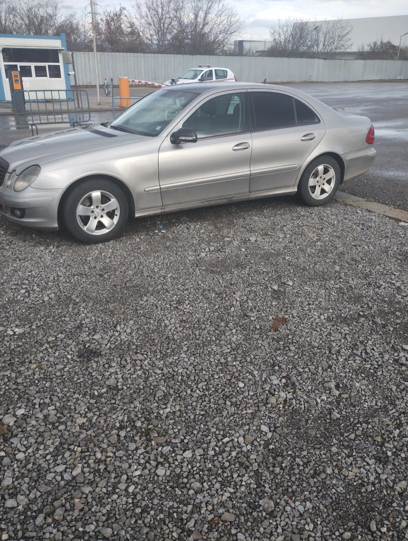 Mercedes-Benz E 220, снимка 4 - Автомобили и джипове - 47301356